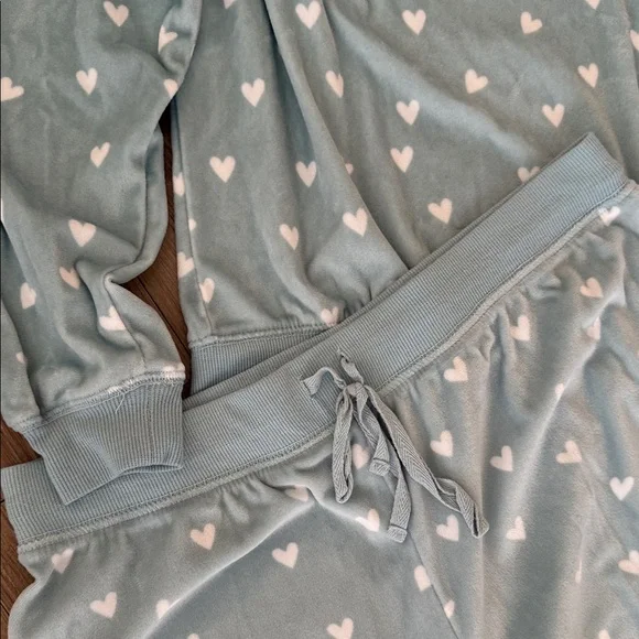 Soft & Cuddly Velour Mint Green & White Heart Pajama/Loungewear Set Size M - Picture 3 of 6